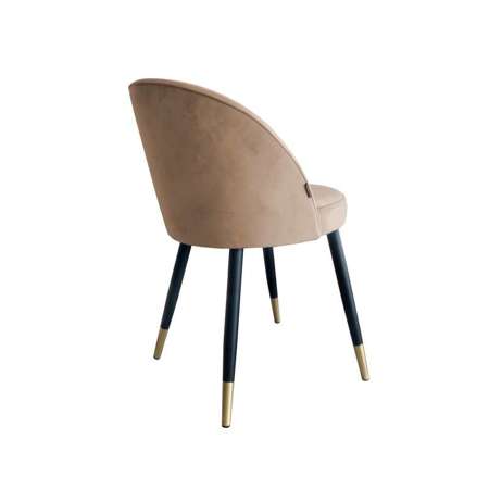 Jasnobrązowe tapicerowane krzesło CENTAUR materiał MG-06 ze złotą nóżką