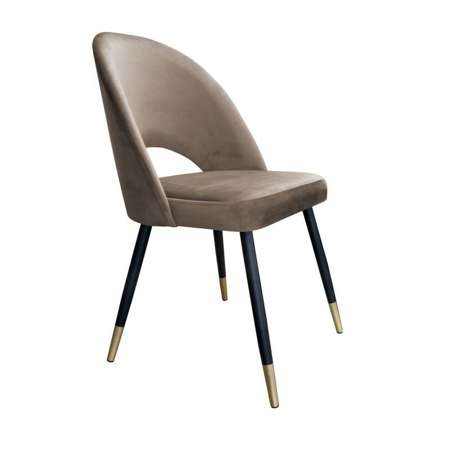 Jasnobrązowe tapicerowane krzesło LUNA materiał MG-06 ze złotą nóżką